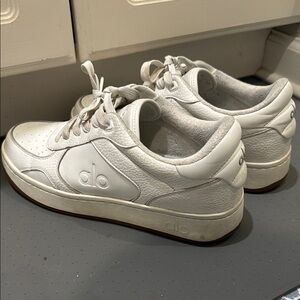 ALO Recovery Sneakers Men 10 Wmn 11.5 White w original box & extra laces
